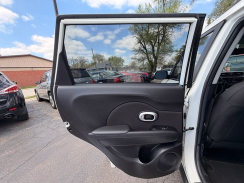 Used 2018 Kia Soul FWD image 15