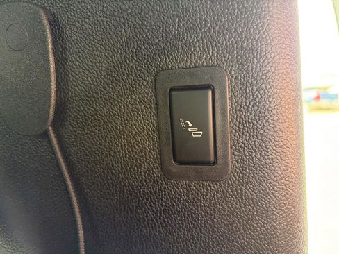 Used 2019 GMC Yukon XL Denali w/ Denali Ultimate Package image 26