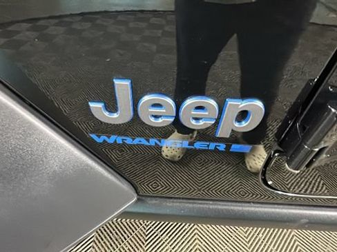 Used 2023 Jeep Wrangler Unlimited w/ Cold Weather Group AWD/4WD image 10