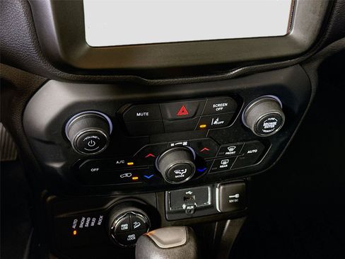 Used 2023 Jeep Renegade Trailhawk w/ Sun/Sound Group AWD/4WD image 10
