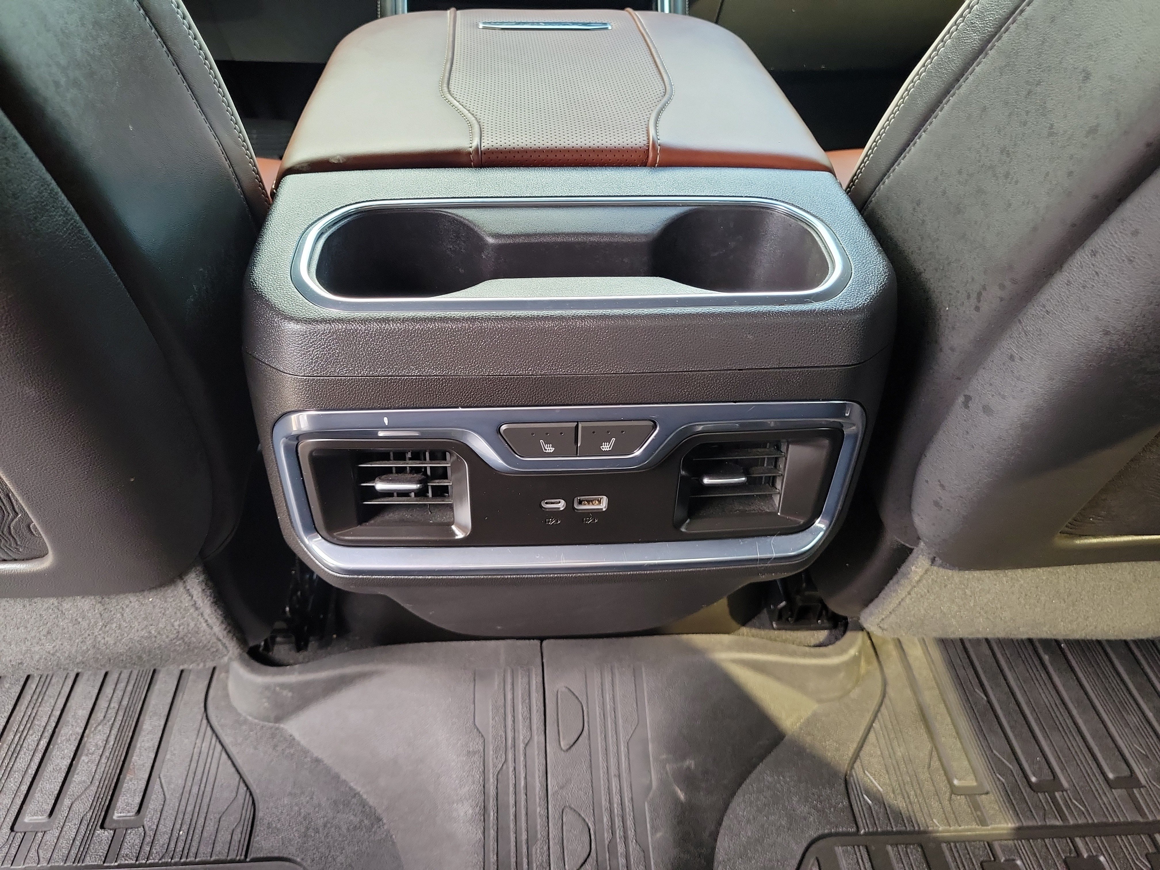 Used 2024 GMC Sierra 2500 Denali Ultimate AWD/4WD image 10