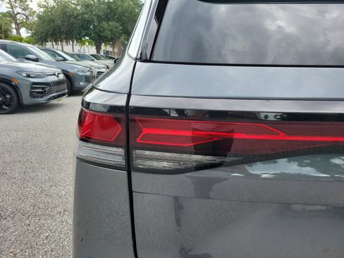 New 2026 Volkswagen Tiguan SE FWD image 10