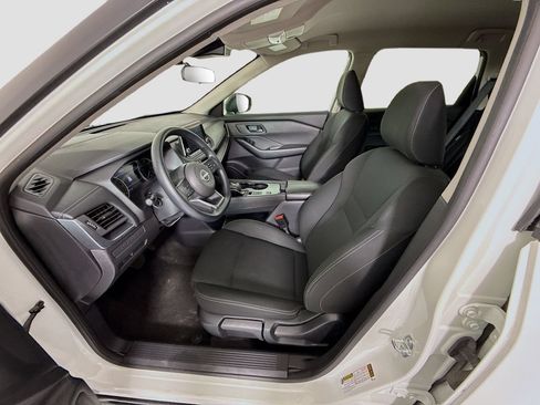 Used 2024 Nissan Rogue S FWD image 19
