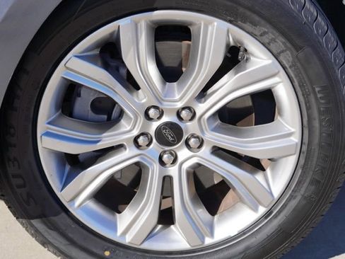 Used 2024 Ford Edge Titanium image 11