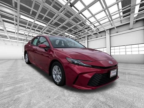 Used 2026 Toyota Camry LE w/ Convenience Package FWD image 1