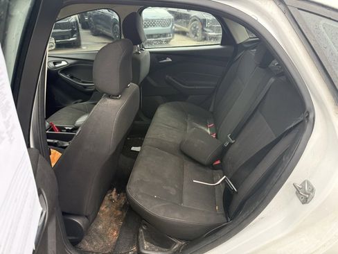 Used 2016 Ford Focus SE w/ SE Power Seat Package image 9