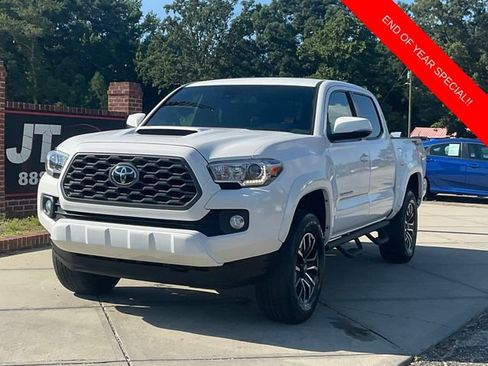 Used 2020 Toyota Tacoma TRD Sport image 3
