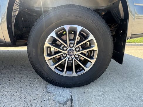 Used 2018 Ford F150 XLT w/ Equipment Group 302A Luxury AWD/4WD image 8