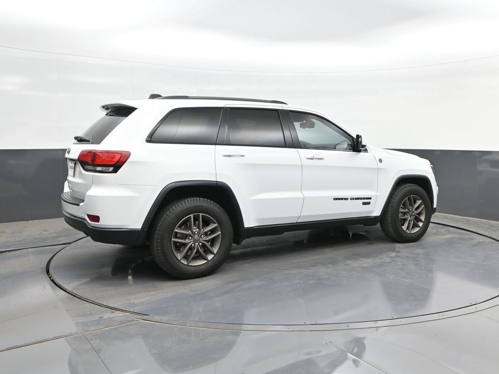 Used 2016 Jeep Grand Cherokee Laredo 75th Anniversary AWD/4WD image 13