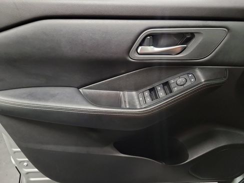 Used 2025 Nissan Rogue SV FWD image 23