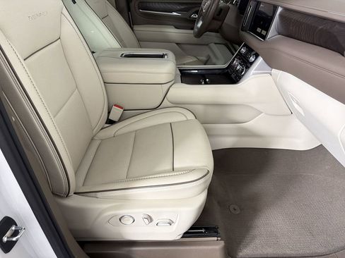 Used 2023 GMC Yukon Denali w/ Advanced Technology Package image 11