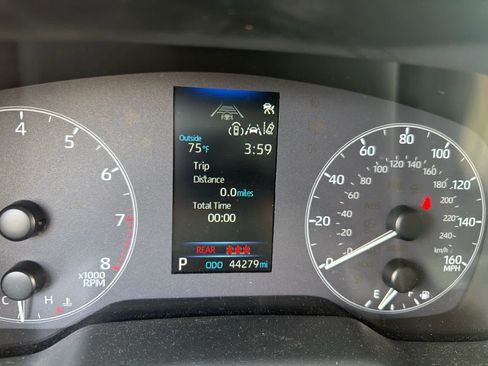 Certified 2023 Toyota Corolla Cross LE w/ Moonroof Package AWD/4WD image 5