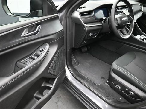 New 2025 Jeep Grand Cherokee Laredo X w/ Luxury Tech Group I image 12