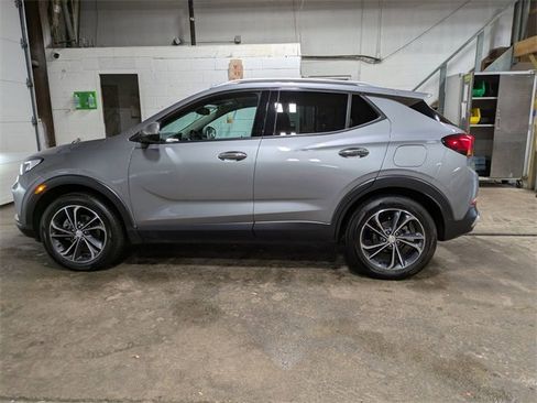 Used 2023 Buick Encore GX Essence image 2