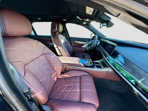 Used 2024 BMW 760i xDrive image 33