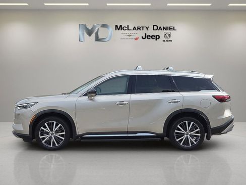 Used 2025 INFINITI QX60 Sensory w/ Vision Package AWD/4WD image 3