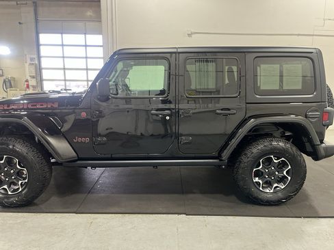 Used 2023 Jeep Wrangler Unlimited Rubicon w/ Cold Weather Group AWD/4WD image 9