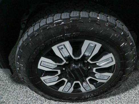 Used 2024 GMC Sierra 2500 Denali w/ Denali Reserve Package AWD/4WD image 11