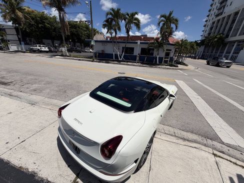 Used 2015 Ferrari California T RWD image 12