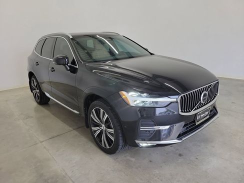 Used 2023 Volvo XC60 B5 Ultimate w/ Protection Package FWD image 4