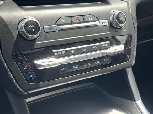 Used 2020 Ford Explorer Limited AWD/4WD image 19