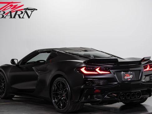 Used 2024 Chevrolet Corvette Z06 RWD image 3