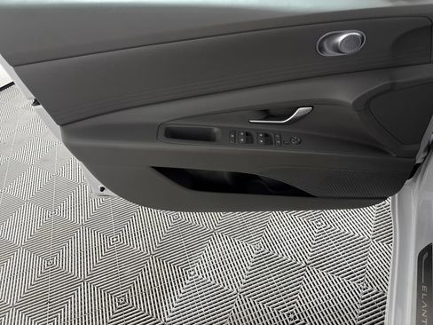 Certified 2024 Hyundai Elantra SE FWD image 12