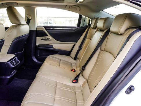 Used 2021 Lexus ES 350 Ultra Luxury w/ Accessory Package FWD image 37