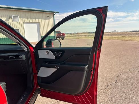 Used 2025 Lincoln Aviator Reserve w/ Equipment Group 201A image 31