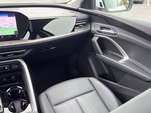 Used 2025 Audi Q5 Premium w/ Convenience Package image 28