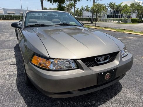 Used 2002 Ford Mustang Convertible RWD image 15