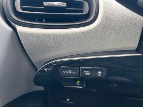 Used 2021 Toyota Prius LE FWD image 26