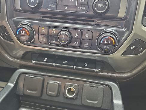 Used 2018 Chevrolet Silverado 1500 LTZ Z71 AWD/4WD image 28