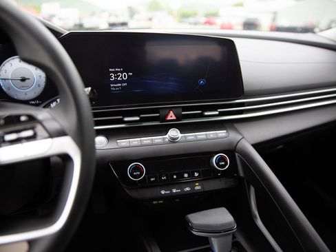Used 2024 Hyundai Elantra SEL FWD image 14