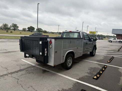 Used 2020 Ford F250 XL image 2