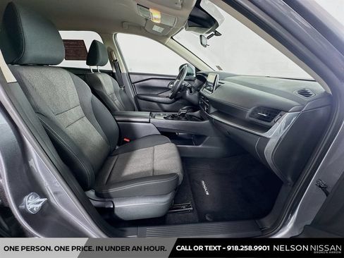 Certified 2025 Nissan Rogue SV FWD image 25