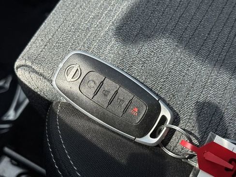 Used 2023 Nissan Rogue SV image 23