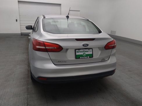 Used 2018 Ford Focus SE w/ SE Appearance Package image 6