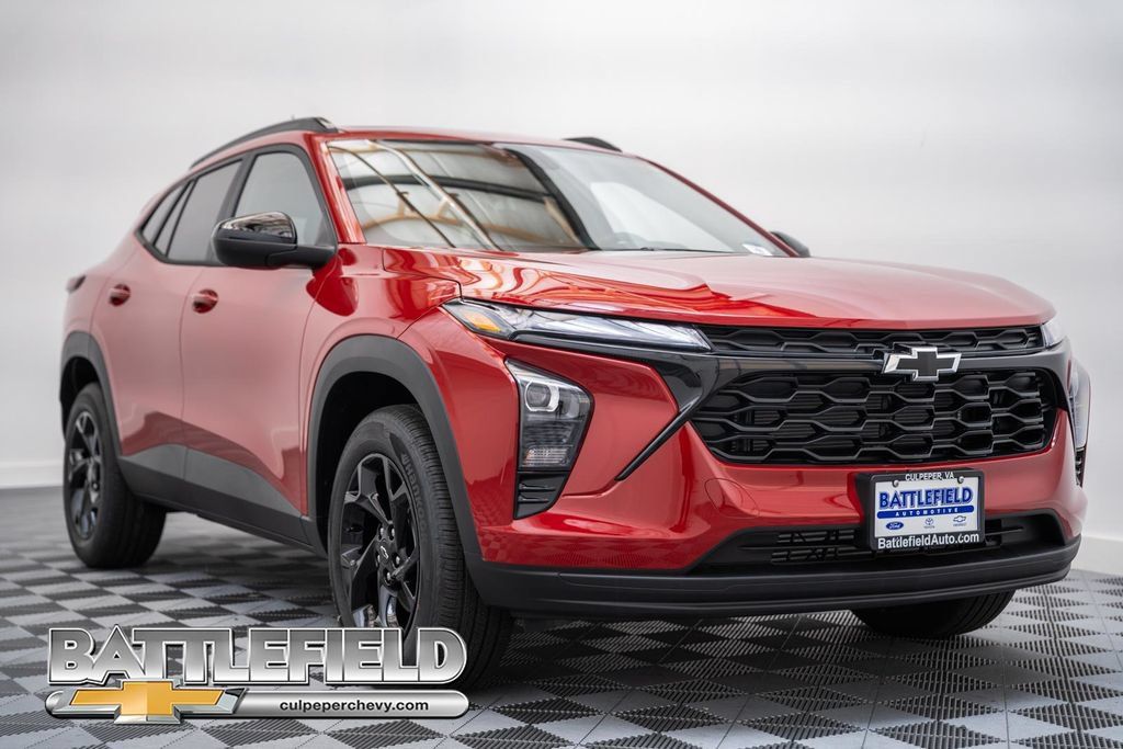 New 2026 Chevrolet Trax LT w/ Sunroof Package FWD image 1