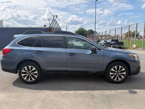 Used 2017 Subaru Outback 2.5i Limited AWD/4WD image 10