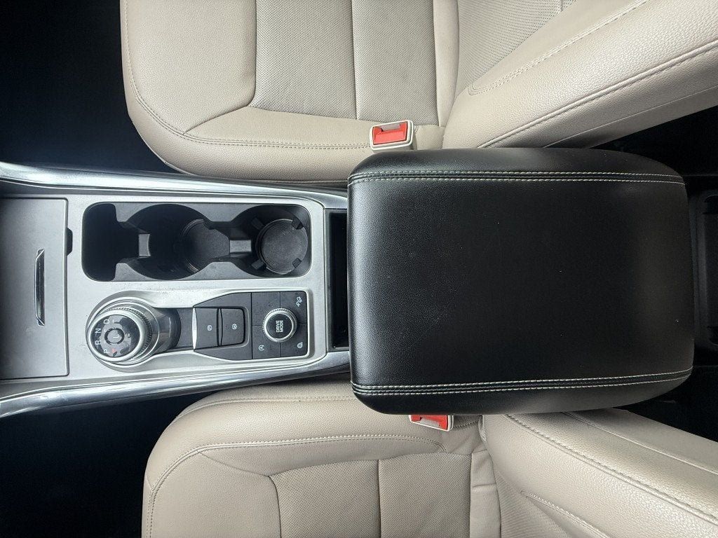 Used 2021 Ford Explorer Limited w/ Equipment Group 301A AWD/4WD image 16