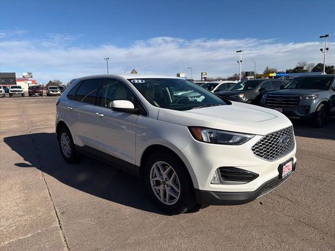 Used 2023 Ford Edge SEL w/ Convenience Package image 3