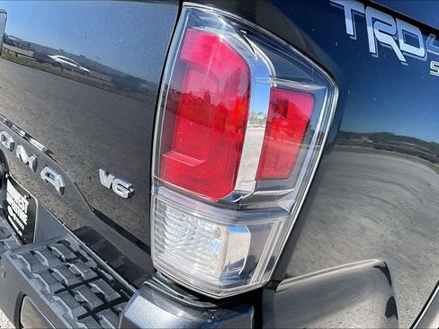 Used 2021 Toyota Tacoma TRD Sport w/ TRD Premium Sport Package AWD/4WD image 27
