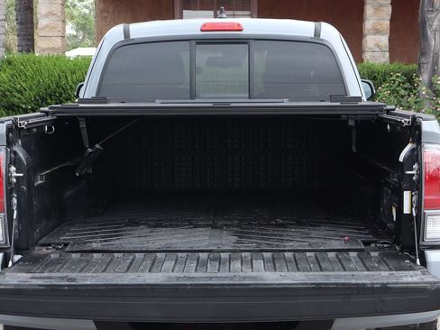 Used 2020 Toyota Tacoma TRD Sport AWD/4WD image 9