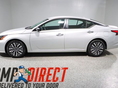 Used 2024 Nissan Altima 2.5 SV FWD image 10