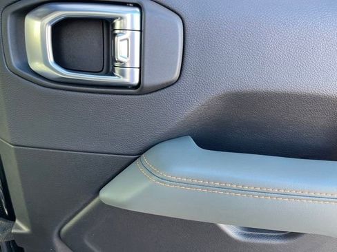 New 2026 Jeep Gladiator Mojave w/ Technology Group AWD/4WD image 21