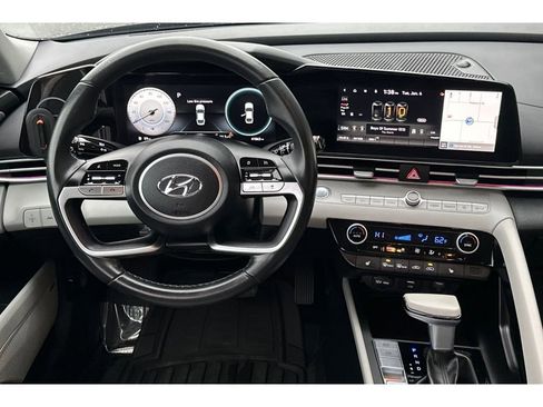 Used 2023 Hyundai Elantra Limited image 16