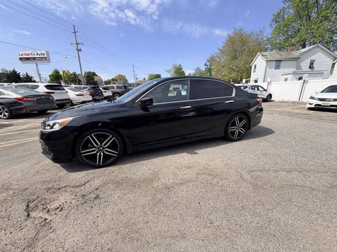 Used 2017 Honda Accord Sport image 36