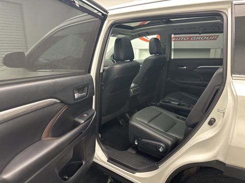 Used 2019 Toyota Highlander Limited Platinum AWD/4WD image 6