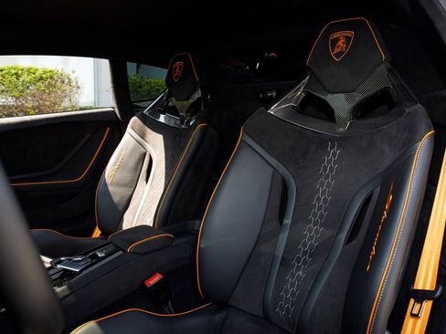 Used 2023 Lamborghini Huracan Sterrato image 13
